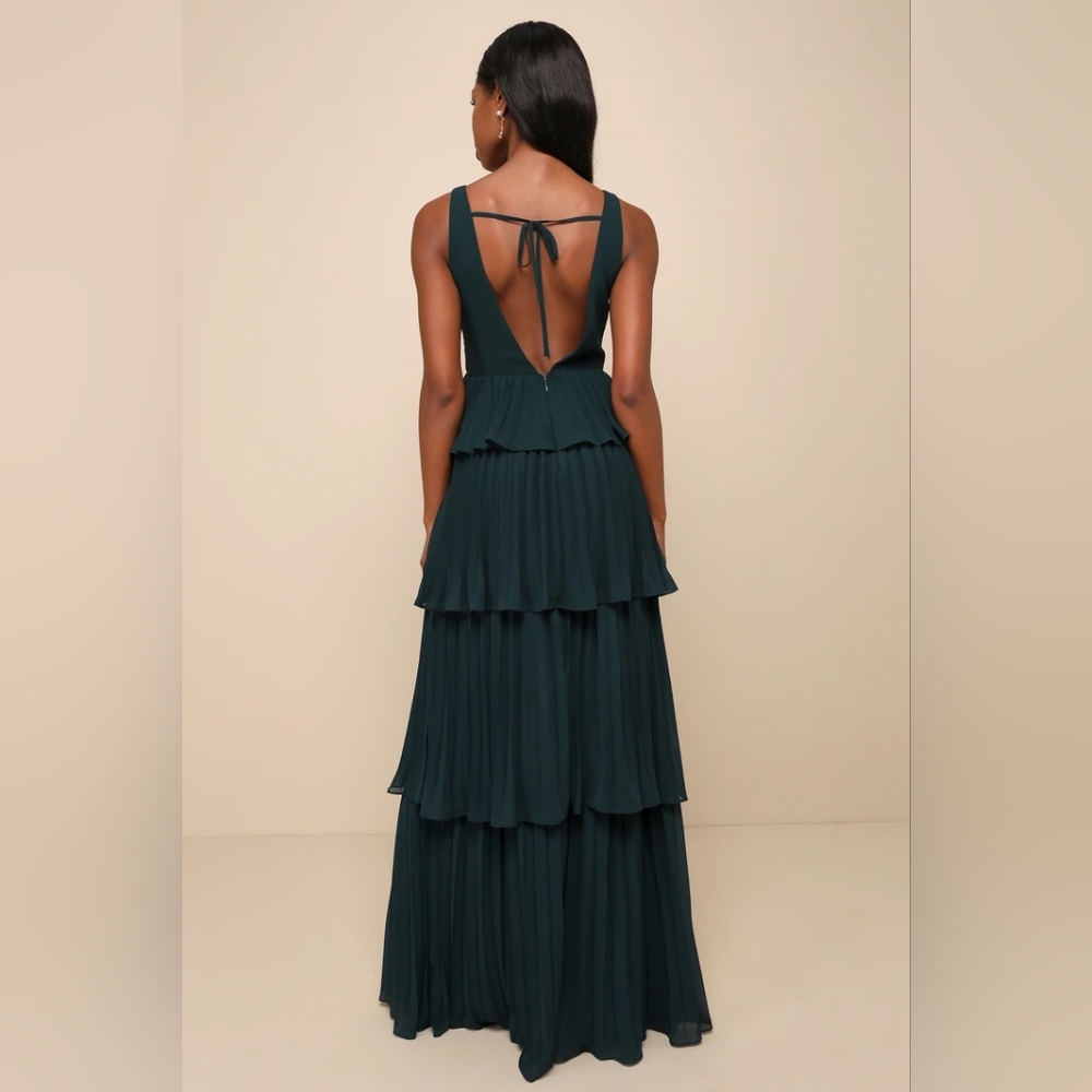 Lulu's Mesmerizing Essence Emerald Pleated Backless Tiered Maxi Dress Size M